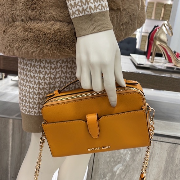 Michael Kors Women Medium Double Zip Phone Crossbody
Honeycomb Multi - Picture 8 of 16